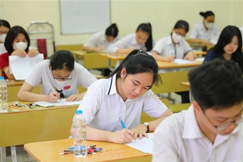 Thí sinh dự thi lớp 10 THPT công lập Hà Nội năm 2023. (Ảnh: Thanh Tùng/TTXVN) 