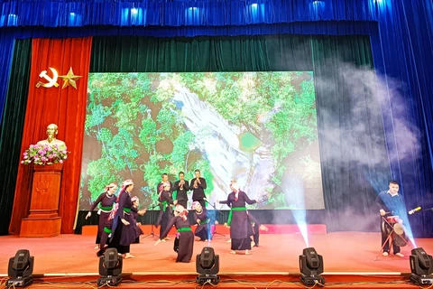Một tiết mục biểu diễn tại Liên hoan hát Nôm Tày lần thứ 3 năm 2023. (Nguồn: Cổng Thông tin Điện tử tỉnh Lào Cai)