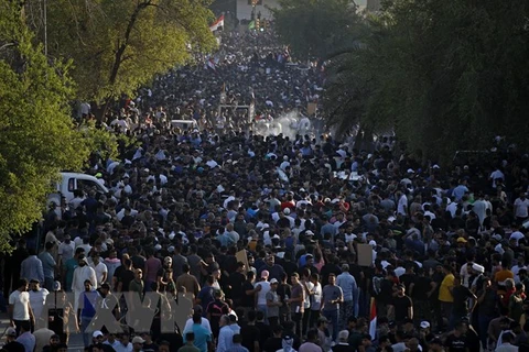 Người dân Iraq biểu tình phản đối hành động đốt Kinh Koran ở thủ đô Baghdad, ngày 30/6/2023. (Ảnh: AFP/TTXVN)