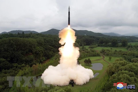 Hình ảnh Triều Tiên phóng thử tên lửa đạn đạo liên lục địa sử dụng nhiên liệu rắn Hwasong-18 hôm 12/7/2023. (Ảnh: Yonhap/TTXVN) 