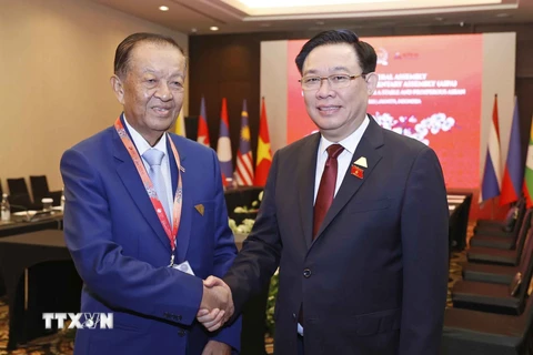 Chủ tịch Quốc hội Vương Đình Huệ gặp Chủ tịch Quốc hội Vương quốc Thái Lan Wan Muhamad Noor Matha. (Ảnh: Doãn Tấn/TTXVN)