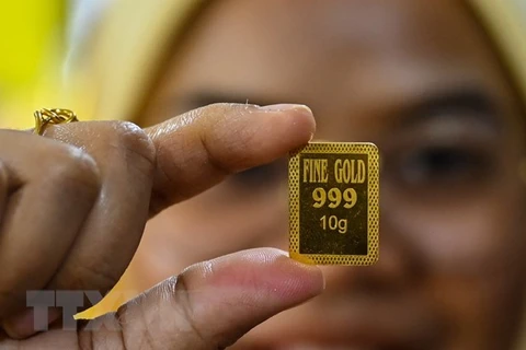 Vàng miếng được bày bán tại tiệm kim hoàn ở Kota Bharu, bang Kelantan, Malaysia. (Nguồn: AFP/TTXVN)