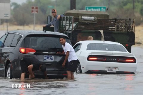Ngập lụt do mưa lớn ảnh hưởng của bão Hilary ở Palm Springs, California, Mỹ, ngày 20/8/2023. (Nguồn: AFP/TTXVN)