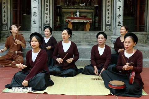 Buổi tập của Câu lạc bộ Hát Xẩm tại huyện Yên Mô, tỉnh Ninh Bình. (Ảnh: Hải Yến/TTXVN)