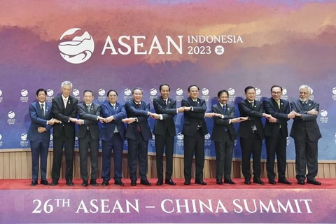 Thủ tướng Phạm Minh Chính và Trưởng đoàn các nước tham dự Hội nghị cấp cao ASEAN-Trung Quốc lần thứ 26. (Ảnh: Dương Giang/TTXVN) 