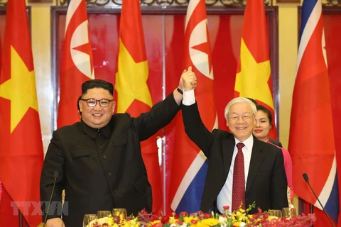 Tổng Bí thư, Chủ tịch nước Nguyễn Phú Trọng chào mừng Chủ tịch Triều Tiên Kim Jong-un tại buổi tiệc chiêu đãi chào mừng tối 1/3/2019. (Ảnh: Trí Dũng/TTXVN) 