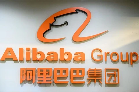 Biểu tượng của Alibaba tại văn phòng ở Hong Kong, Trung Quốc. (Ảnh: AFP/TTXVN) 