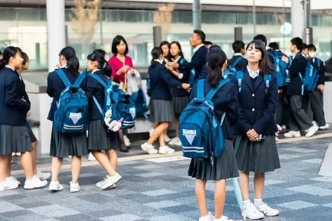 Nhiều trường trung học tại Nhật Bản đang cân nhắc việc bỏ thẻ tên trên đồng phục. (Nguồn: Shutterstock) 