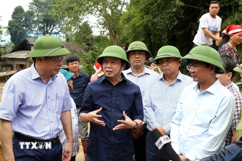 Phó Thủ tướng Trần Hồng Hà chỉ đạo công tác khắc phục hậu quả lũ quét tại Lào Cai. (Ảnh: Quốc Khánh/TTXVN)