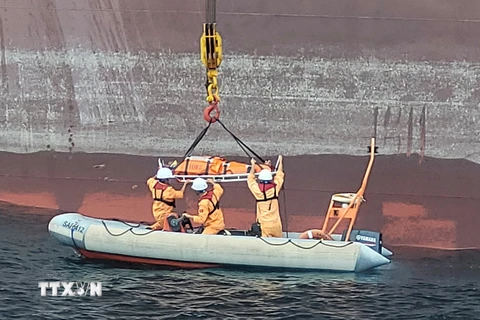 Đà Nẵng: Cấp cứu đưa thuyền viên Philippines gặp nạn trên biển về bờ 