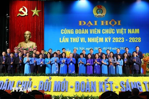 Ban Chấp hành Công đoàn Viên chức Việt Nam, nhiệm kỳ 2023-2028 ra mắt Đại hội. (Nguồn: TTXVN)