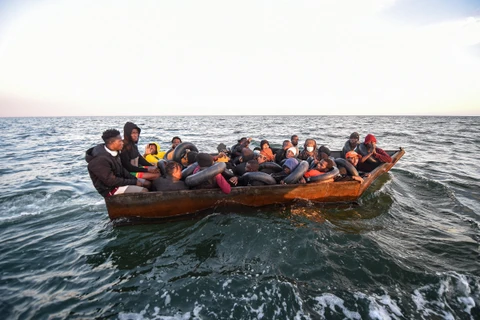 Người di cư trên biển Địa Trung Hải. (Nguồn: AFP/TTXVN)