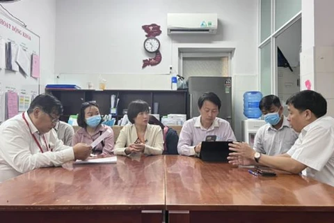 Tổ công tác Sở Y tế Thành phố Hồ Chí Minh làm việc tại Bệnh viện Lê Văn Thịnh về trường hợp tử vong và các trường hợp còn lại đang điều trị tại bệnh viện. (Nguồn: Sở Y tế Thành phố Hồ Chí Minh)