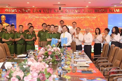 Cục Cảnh sát Quản lý Hành chính về Trật tự Xã hội (Bộ Công an) và Tổng Công ty Bưu điện Việt Nam đã ký kết thỏa thuận hợp tác triển khai Đề án 06 của Chính phủ. (Nguồn: Bộ Công an) 