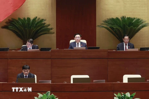 Chủ tịch Quốc hội Vương Đình Huệ chủ trì phiên họp. (Ảnh: Doãn Tấn/TTXVN) 