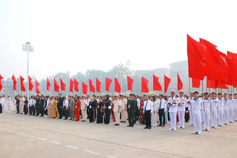 Ban Tuyên giáo Trung ương tổ chức Lễ báo công dâng Bác và vào Lăng viếng Chủ tịch Hồ Chí Minh cho Đoàn đại biểu các điển hình tiêu biểu toàn quốc trong học tập và làm theo tư tưởng, đạo đức, phong cách Hồ Chí Minh năm 2023. (Ảnh: Phương Hoa/TTXVN) 
