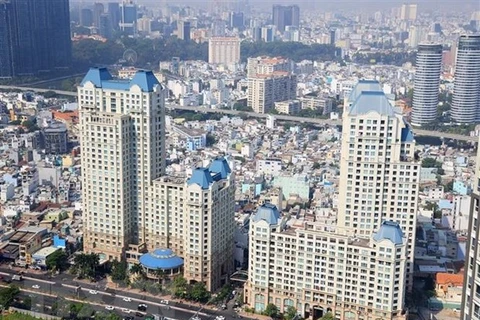 Các tòa nhà chung cư trên đường Nguyễn Hữu Cảnh, Quận Bình Thạnh, Thành phố Hồ Chí Minh. (Ảnh: Hồng Đạt/TTXVN) 