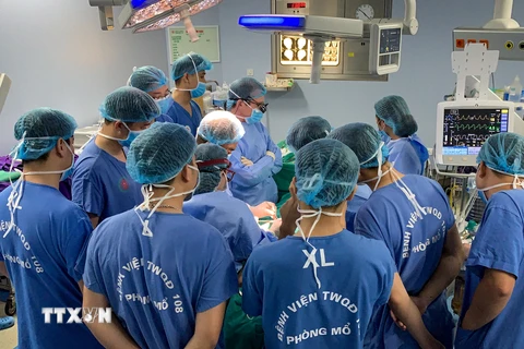 Các bác sỹ FTW và Việt Nam thực hiện một ca phẫu thuật phức tạp tại Bệnh viện Quân đội Trung ương 108 năm 2019. (Nguồn: Ảnh tư liệu FTW)