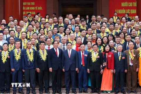 Thủ tướng Phạm Minh Chính với các đại biểu tham dự hội nghị. (Ảnh: An Đăng/TTXVN)