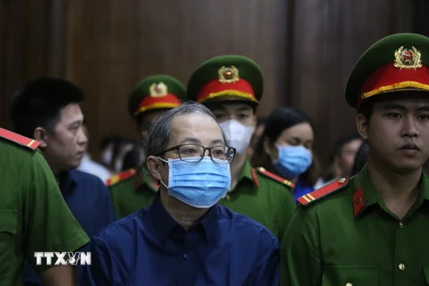 Bị cáo Nguyễn Minh Quân (cựu Giám đốc Bệnh viện thành phố Thủ Đức), bị xét xử về 2 tội "tham ô tài sản" và "rửa tiền." (Ảnh: Thành Chung/TTXVN) 