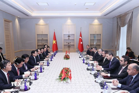 Thủ tướng Phạm Minh Chính hội đàm với Phó Tổng thống Thổ Nhĩ Kỳ Cevdet Yilmaz. (Ảnh: Dương Giang/TTXVN)