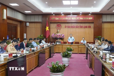Chủ tịch Ủy ban Nhân dân tỉnh Lạng Sơn Hồ Tiến Thiệu, Trưởng Ban An toàn Giao thông tỉnh, phát biểu tại cuộc họp. (Ảnh: Quang Duy/TTXVN) 