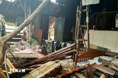 Ngôi nhà bị phá hủy sau trận động đất ở tỉnh Surigao del Sur, Philippines, ngày 3/12/2023. (Ảnh: THX/TTXVN) 