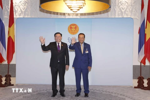 Chủ tịch Quốc hội Vương Đình Huệ và Chủ tịch Quốc hội Vương quốc Thái Lan Wan Muhamad Noor Matha. (Ảnh: Doãn Tấn/TTXVN)