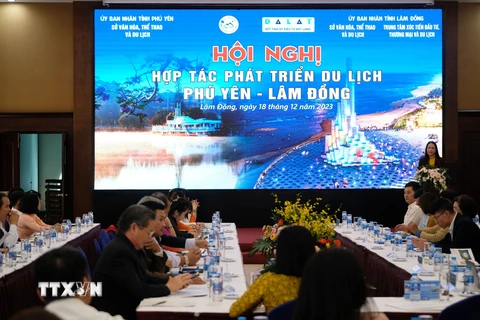 Quang cảnh hội nghị hợp tác phát triển du lịch giữa Phú Yên và Lâm Đồng. (Ảnh: Nguyễn Dũng/TTXVN)