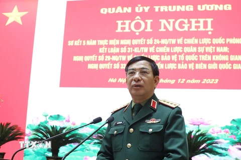 Đại tướng Phan Văn Giang, Bộ trưởng Bộ Quốc phòng phát biểu tại hội nghị. (Ảnh: Trọng Đức/TTXVN)