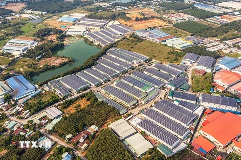 Không gian xanh trong một khu công nghiệp ở huyện Bắc Tân Uyên (Bình Dương). (Ảnh: Hồng Đạt/ TTXVN)