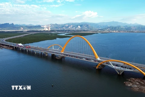 Tỉnh Quảng Ninh khánh thành cầu Bình Minh (cầu Cửa Lục 3) qua vịnh Cửa Lục. (Ảnh: Thanh Vân/TTXVN)