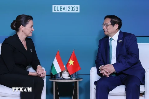Thủ tướng Phạm Minh Chính gặp Tổng thống Hungary Katalin Novak trong khuôn khổ Hội nghị lần thứ COP28, chiều 1/12/2023, tại Dubai, Các Tiểu vương quốc Arab Thống nhất. (Ảnh: Dương Giang/TTXVN)