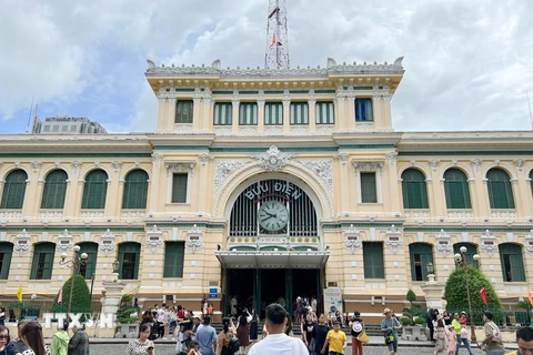 Bưu điện Thành phố Hồ Chí Minh là một trong những địa điểm được nhiều du khách chọn lựa tham quan dịp cận Tết. (Ảnh: Thu Hương/TTXVN)