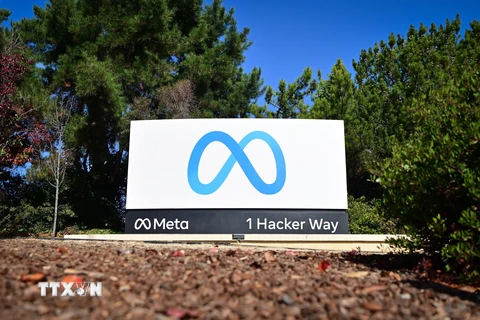 Biểu tượng Meta tại trụ sở ở Menlo Park, California, Mỹ. (Ảnh: AFP/TTXVN)