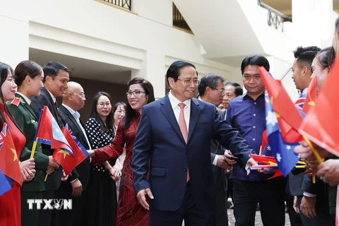 Thủ tướng Phạm Minh Chính và Phu nhân gặp gỡ cán bộ, nhân viên các cơ quan đại diện và cộng đồng người Việt Nam tại Australia. (Ảnh: Dương Giang/TTXVN)