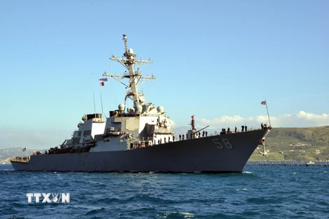 Tàu khu trục USS Laboon của Mỹ di chuyển qua Kênh đào Suez, ngày 6/1/2024. (Ảnh: AFP/TTXVN)