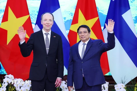 Thủ tướng Phạm Minh Chính hội kiến Chủ tịch Quốc hội Phần Lan Jussi Halla-aho. (Ảnh: Dương Giang/TTXVN)