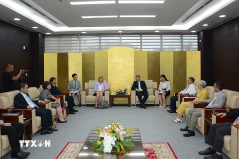 Phó Chủ tịch thường trực UBND thành phố Đà Nẵng Hồ Kỳ Minh chủ trì đón tiếp bà Susan Burns, Tổng lãnh sự Hoa Kỳ tại thành phố Hồ Chí Minh đến thăm và làm việc tại thành phố Đà Nẵng. (Ảnh: Văn Dũng/TTXVN)
