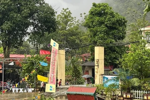 Một số trường học trên địa bàn các huyện Yên Minh, Vị Xuyên (Hà Giang) bị hư hỏng do gió lốc. (Ảnh: TTXVN phát)