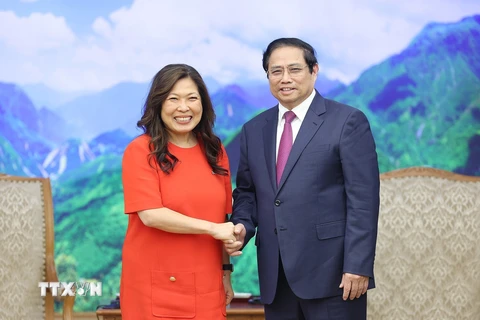 Thủ tướng Phạm Minh Chính tiếp bà Mary Ng, Bộ trưởng Phụ trách Phát triển kinh tế, Thương mại quốc tế và Xúc tiến xuất khẩu Canada. (Ảnh: Dương Giang/TTXVN)