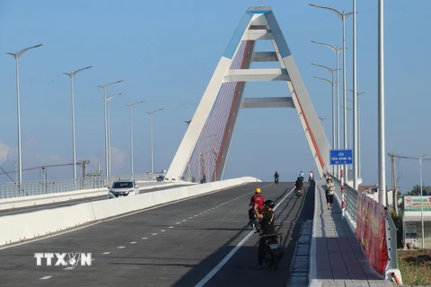 Cầu Trần Hoàng Na bắc qua sông Cần Thơ. (Ảnh: Ngọc Thiện/TTXVN)