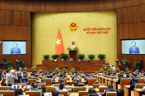 Bộ trưởng Bộ Lao động-Thương binh và Xã hội Đào Ngọc Dung, thừa ủy quyền của Thủ tướng Chính phủ trình bày Báo cáo kết quả thực hiện các mục tiêu quốc gia về bình đẳng giới năm 2023. (Ảnh: TTXVN)