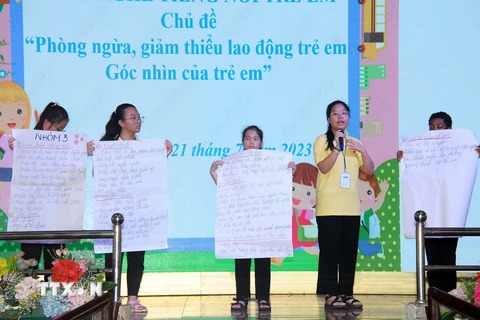 Các trẻ em có hoàn cảnh đặc biệt khó khăn tham gia diễn đàn lắng nghe tiếng nói trẻ em với chủ đề “Phòng ngừa, giảm thiểu lao động trẻ em” tại Hội trại. (Ảnh: Thanh Vũ/ TTXVN)