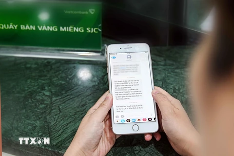 Đăng ký online mua vàng miếng SJC tại Vietcombank. (Ảnh: TTXVN phát)