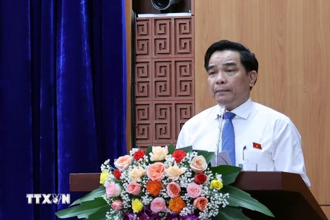 Ông Lê Văn Dũng phát biểu nhậm chức Chủ tịch Ủy ban Nhân dân tỉnh Quảng Nam nhiệm kỳ 2021-2026. (Ảnh Trần Tĩnh/TTXVN)