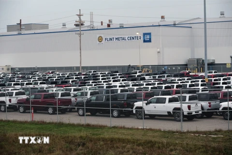 Xe ôtô của hãng General Motors chờ xuất xưởng tại Flint, bang Michigan, Mỹ. (Ảnh: AFP/TTXVN)