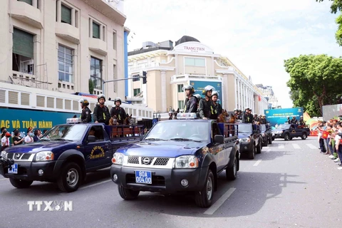 Lực lượng Cảnh sát Cơ động tham gia tuần hành và biểu dương lực lượng hưởng ứng Tháng hành động phòng, chống ma túy. (Ảnh: Phạm Kiên/TTXVN)