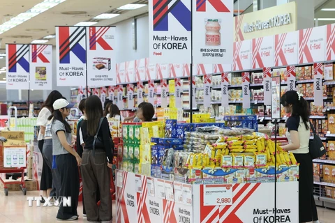 Các gian hàng trong một cửa hàng của Lotte Mart ở Seoul, Hàn Quốc ngày 6/9/2023. (Ảnh: Yonhap/TTXVN)