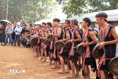 Múa cồng chiêng tại Liên hoan Văn hóa cồng chiêng Ia Grai 2023 tại tỉnh Gia Lai. (Ảnh: Quang Thái/TTXVN)